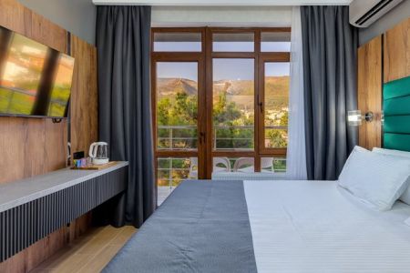 Комфорт 2-местный (с балконом и видом на горы)