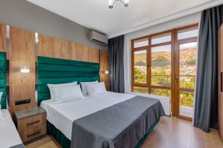 Комфорт 3-местный (с балконом и видом на горы)