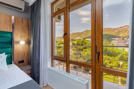 Комфорт 3-местный (с балконом и видом на горы)