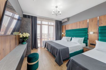 Комфорт 3-местный (с балконом и видом на море)