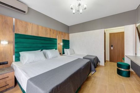 Комфорт 3-местный (с балконом и видом на море)