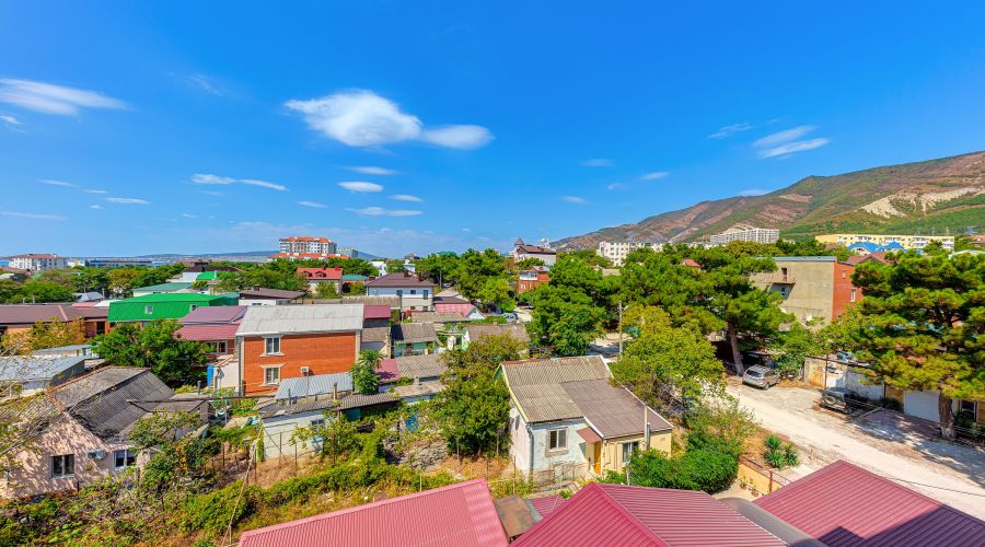 Комфорт 3-местный с балконом вид на горы