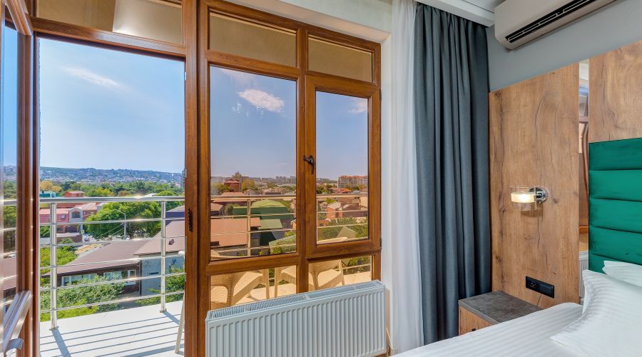 Комфорт 3-местный с балконом вид на море