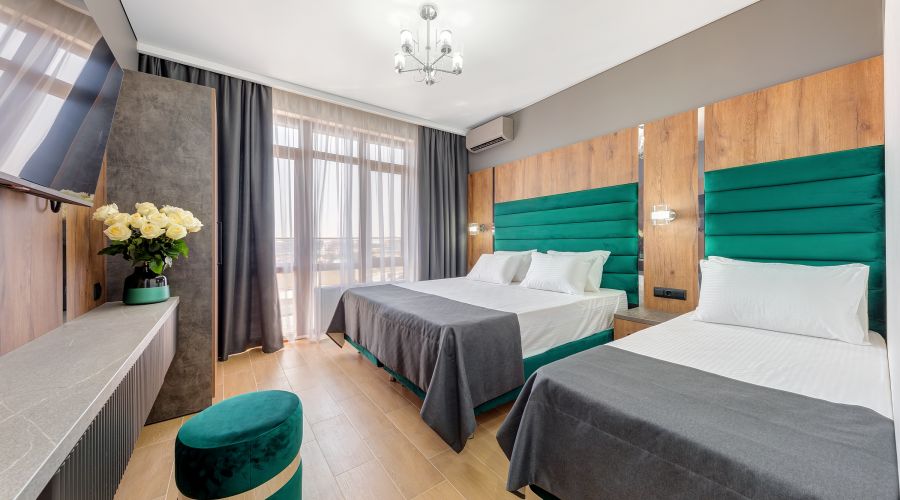 Комфорт 3-местный с балконом вид на море