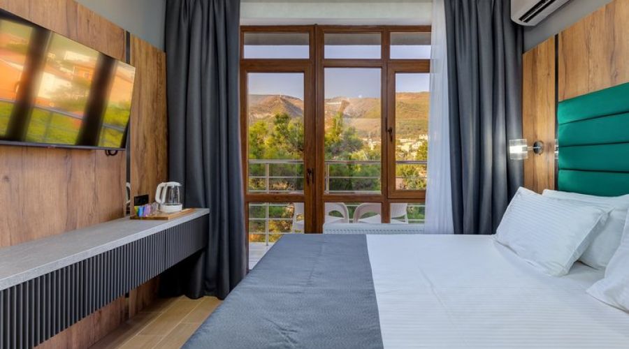 Комфорт 2-местный (с балконом и видом на горы)