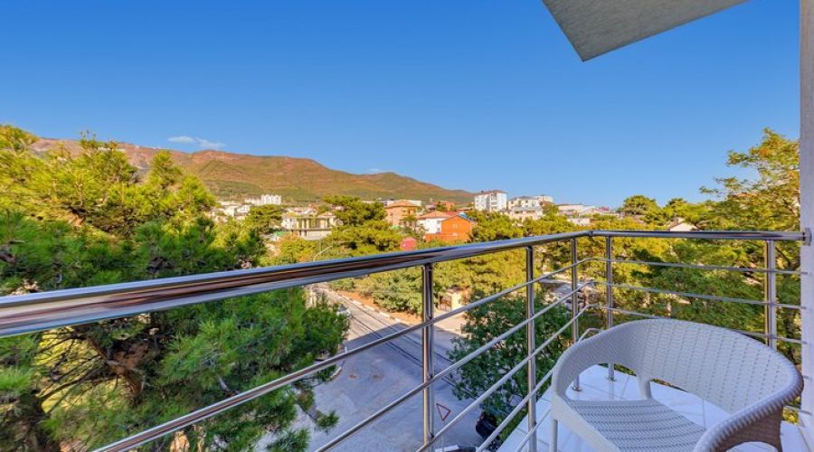 Комфорт 2-местный (с балконом и видом на горы)