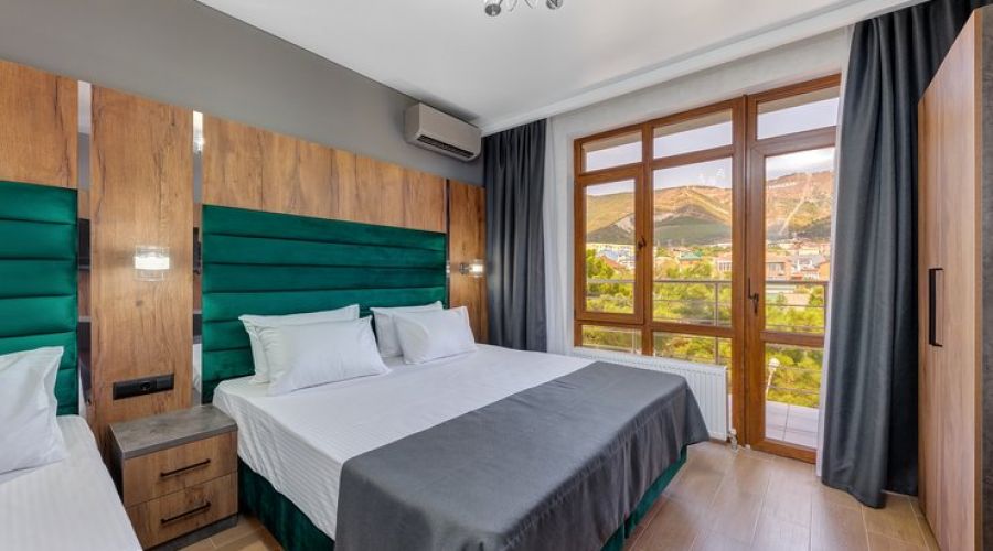 Комфорт 3-местный (с балконом и видом на горы)