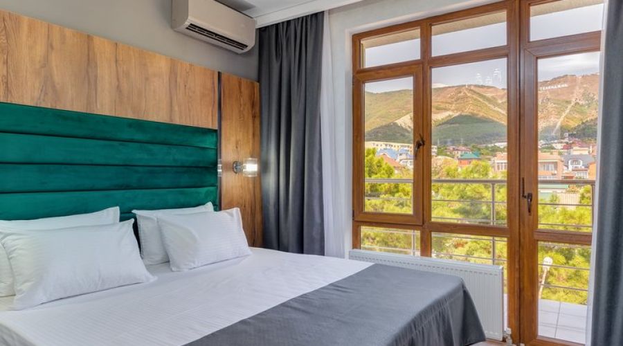 Комфорт 3-местный (с балконом и видом на горы)