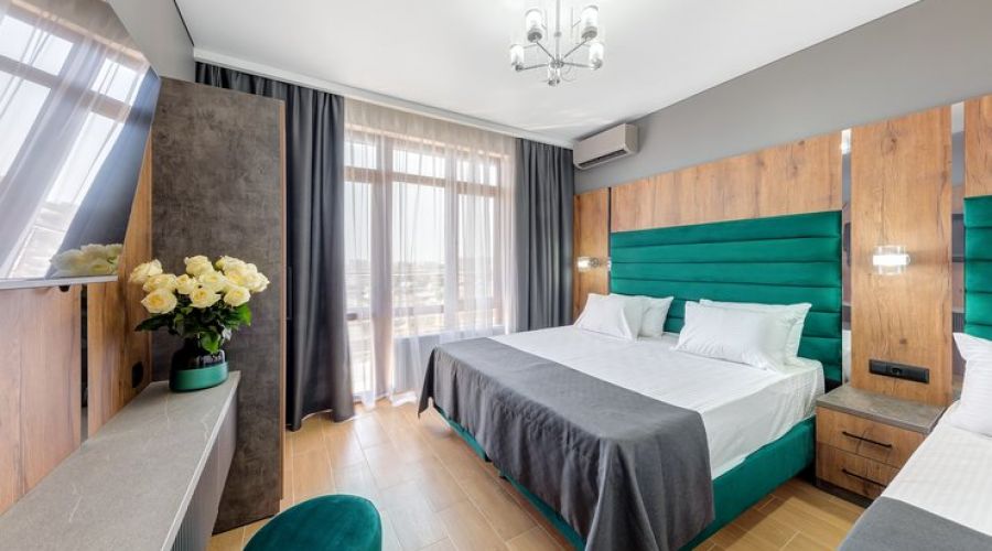 Комфорт 3-местный (с балконом и видом на море)