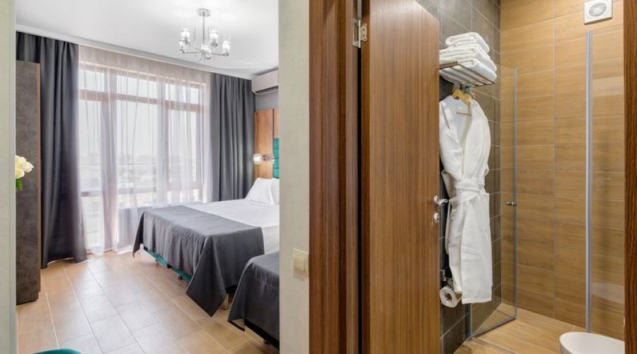 Комфорт 3-местный (с балконом и видом на море)