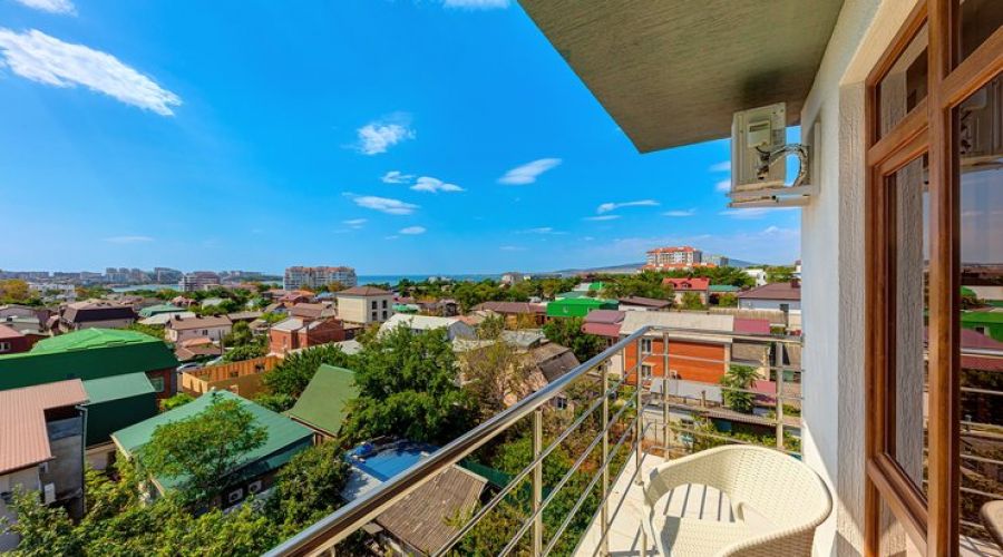 Комфорт 3-местный (с балконом и видом на море)