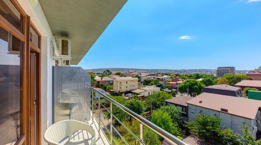 Комфорт 3-местный (с балконом и видом на море)